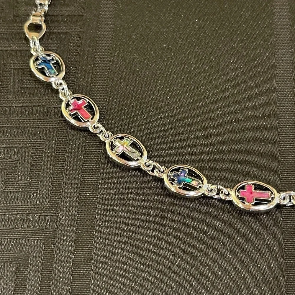 👋 3/$15 Silver Natural Shell Cross Bracelet 🌈
